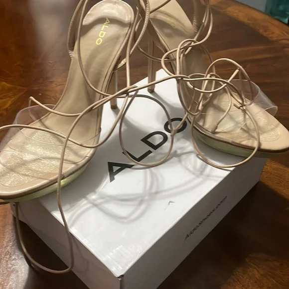 Like brand new. Only worn once - Picture 3 of 5